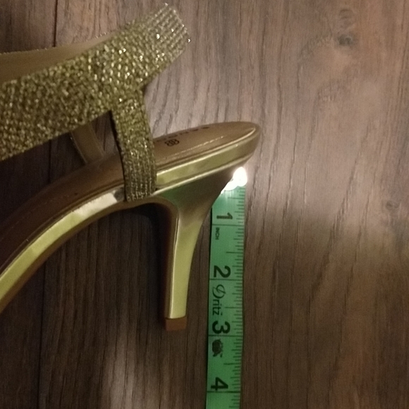 Heels - Picture 4 of 4